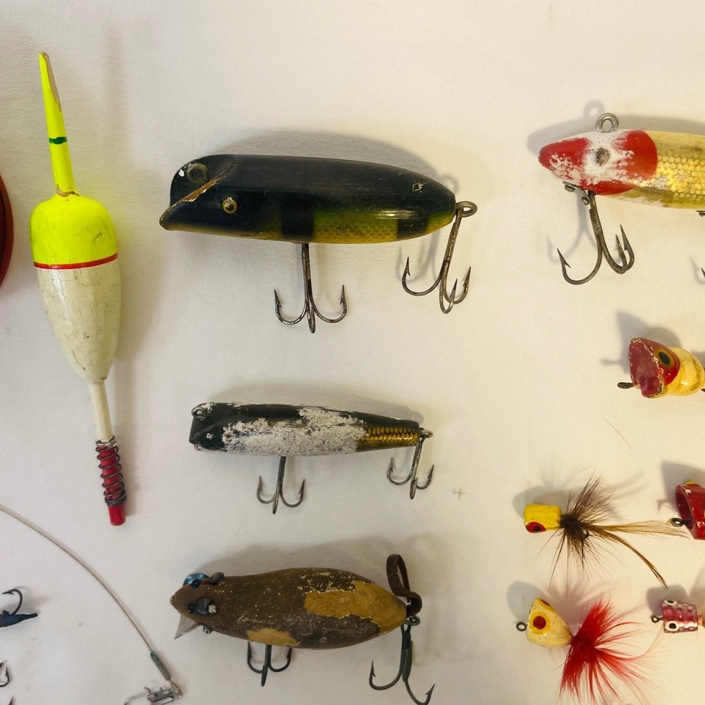 Vintage Fishing Tackle Lot Hawthorne Casting Line Wooden Lures Mouse Popper Tin - Picture 16 of 16